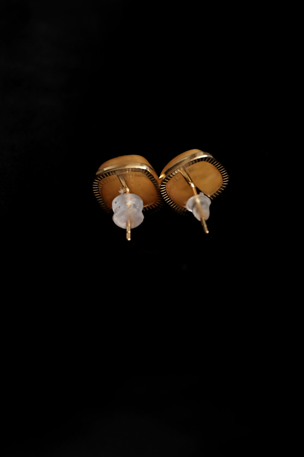 Opaque Amber Stud Earrings｜Square