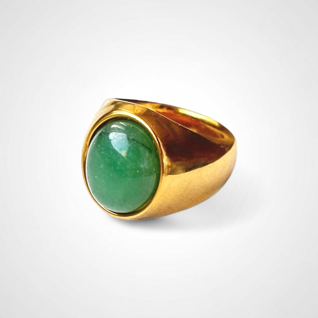 Sovereign Glow – Gold-Set Green Jade Ring