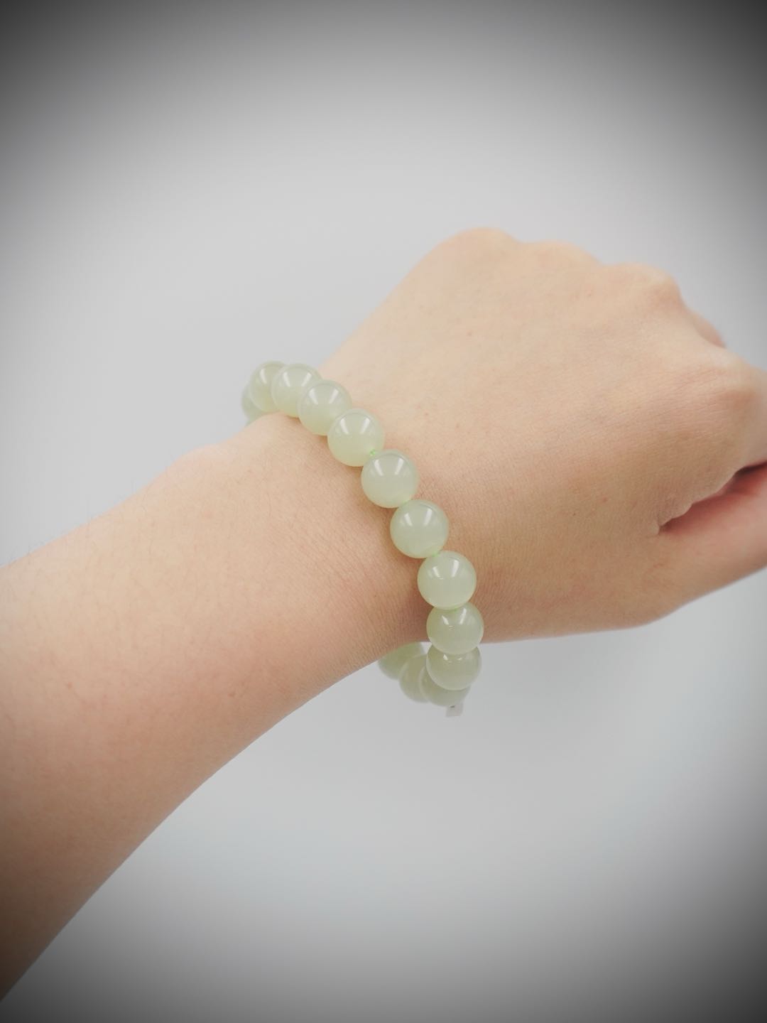 ANJAE ORIGIN™ – Pale Green Jade Bead Bracelet