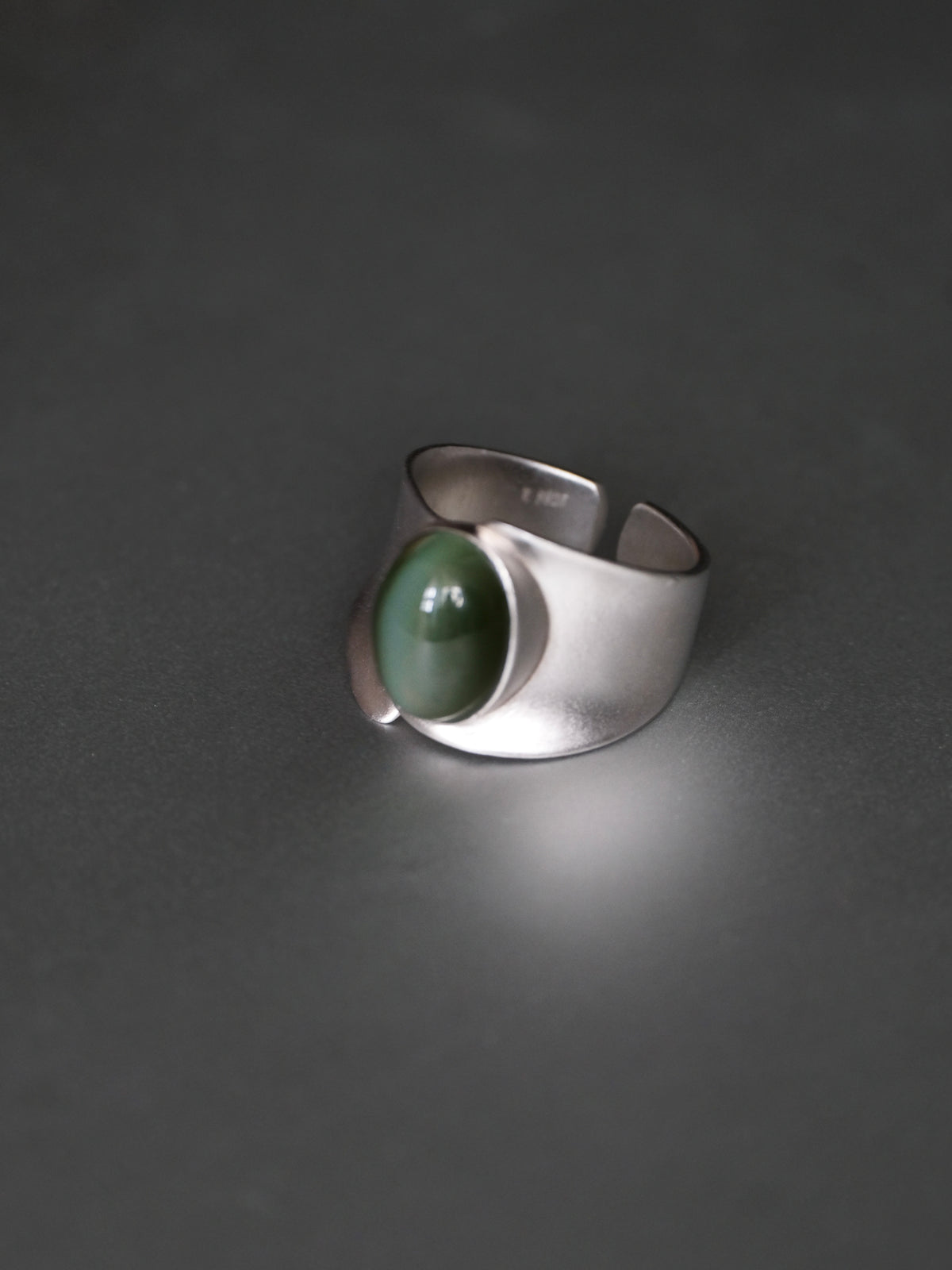 Yùn · Lucky Streak Cat's-Eye Nephrite Jade Ring