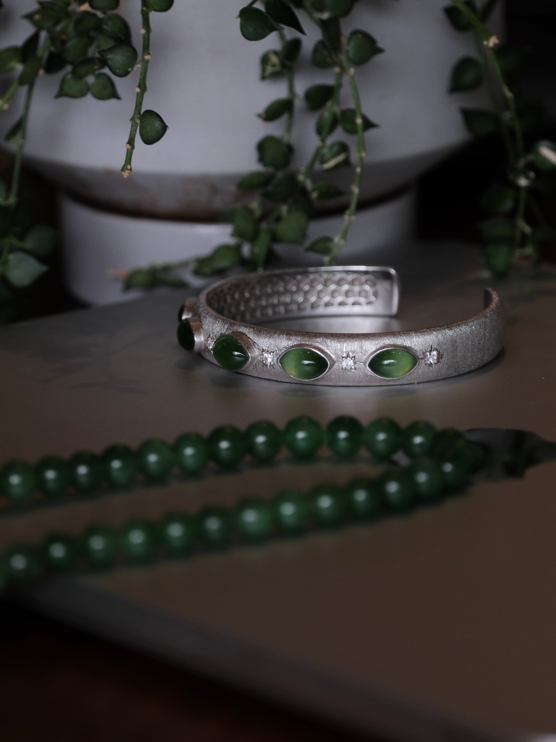 Aurora – Cat’s Eye Jade Bangle