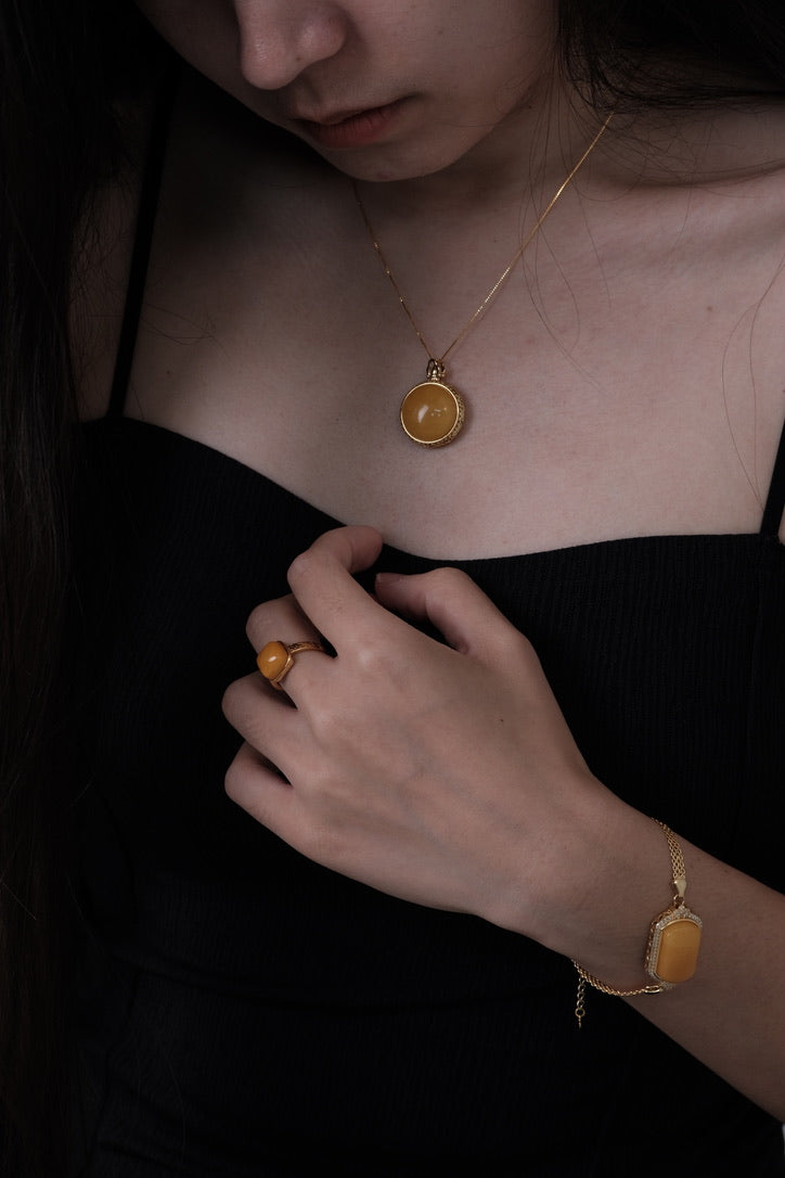 Opaque Amber Necklace｜Round