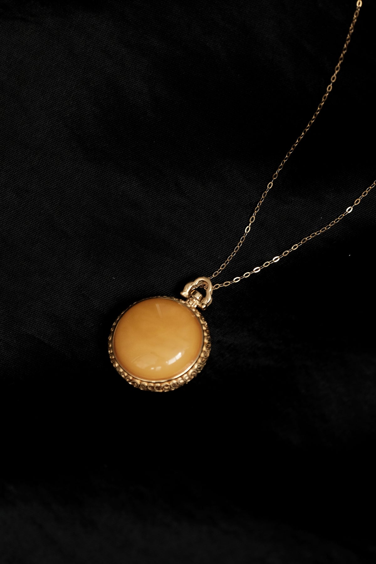 Milky Amber · Round Necklace