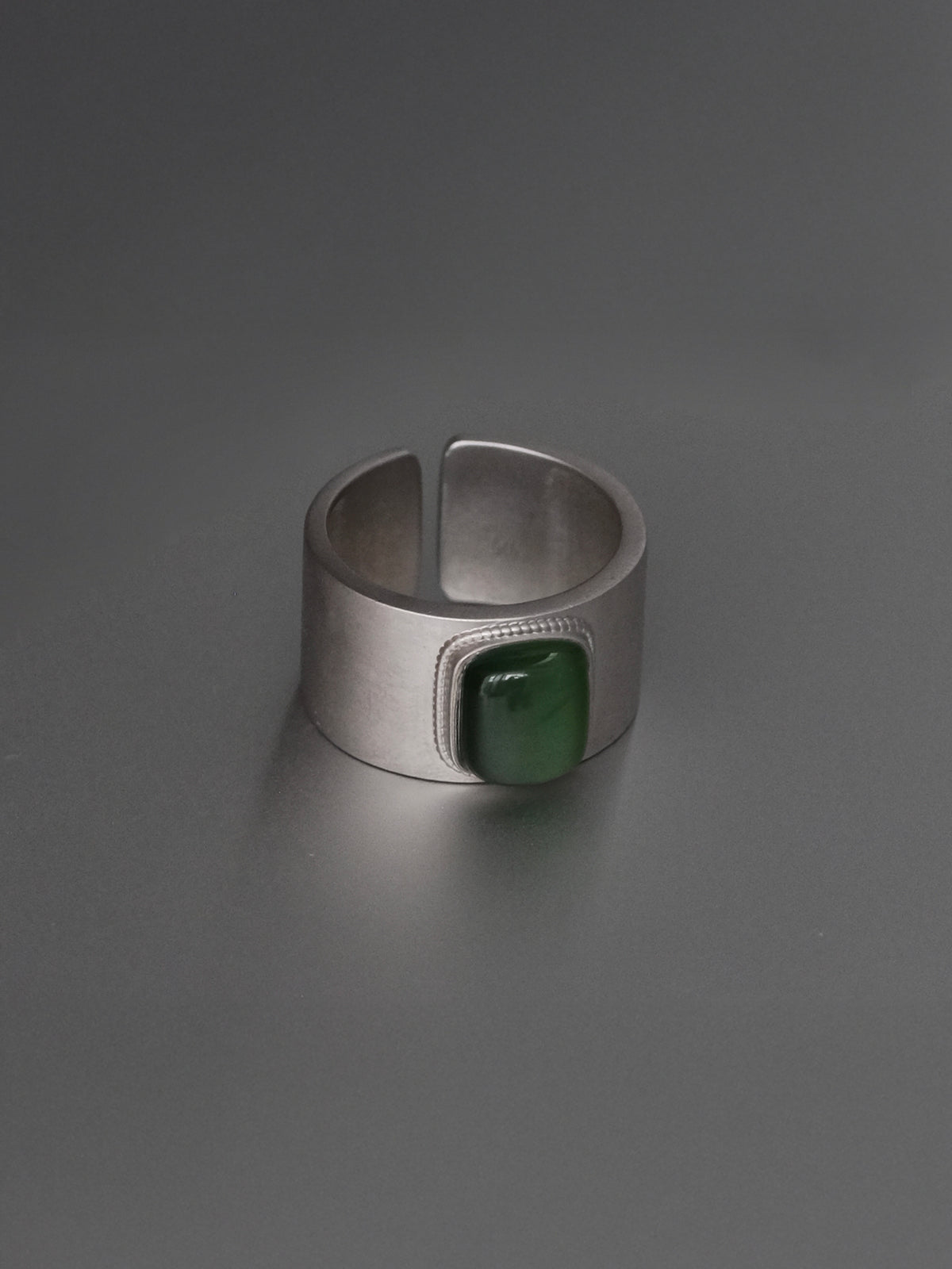 Yùn · Momentum Cat's-Eye Nephrite Jade Ring