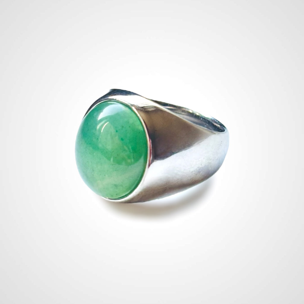 Sovereign Glow – Silver-Set Green Jade Ring